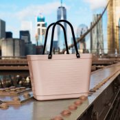 Väska HINZA liten, nougat GREEN PLASTIC