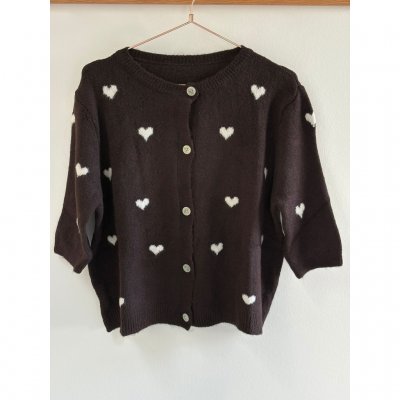 Kofta brun med vita hjärtan