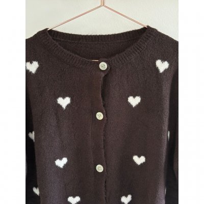 Kofta brun med vita hjärtan