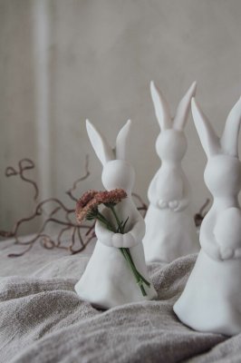 Majas Bunny med hållare till blomma/fjäder