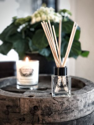 Doftljus 45 h, BÄRNSTEN & TONKABÖNA