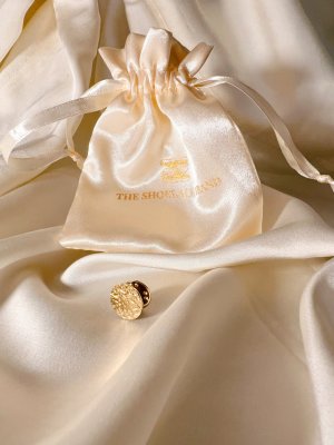 Gold textured Pin, passar till våra knappsmycken