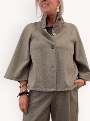 Ponchojacka med knappar Aka, beige