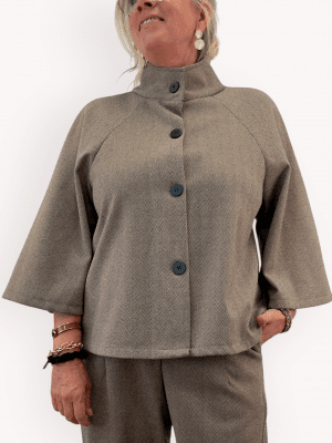 Ponchojacka med knappar Aka, beige