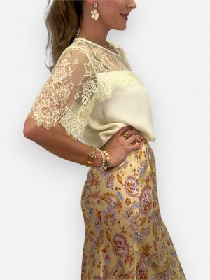 Topp med spetsdetaljer Amalia, gul