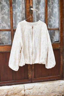 Jacka Cornelia, Creme