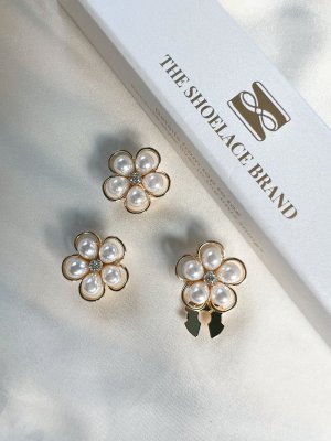 Felicia – Gold Framed Pearl Flower, knappsmycken 6-pack, guld