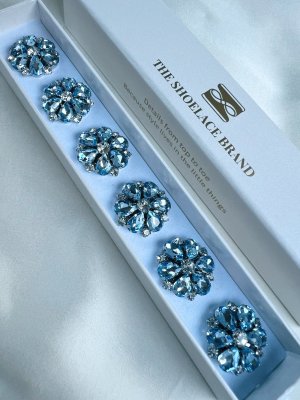 Hollie – Light Blue and White Flower, knappsmycken 6-pack