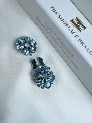 Hollie – Light Blue and White Flower, knappsmycken 6-pack