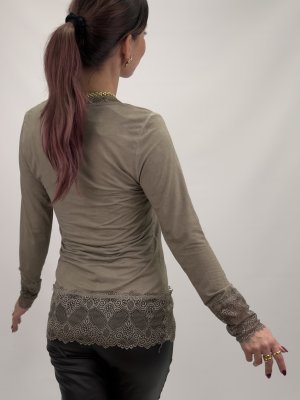 Topp med spetsdetaljer Lilian, Taupe