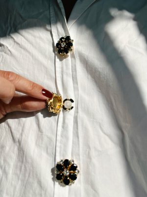 Maja – Black & White Flower, knappsmycken 6-pack, svart/guld