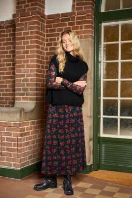 Meshkjol Annie, Red Flower