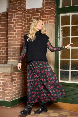 Meshkjol Annie, Red Flower