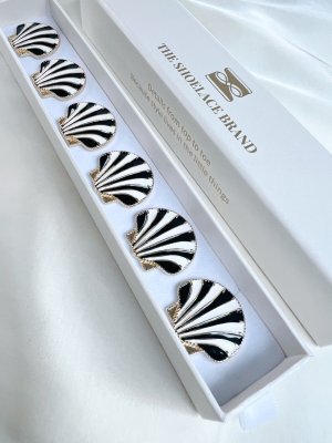 Linn – Black & White Shell, knappsmycken 6-pack, guld