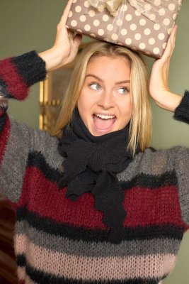 Stickad scarf Siana, svart