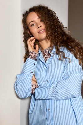 Meshtopp Annie, Leo/strass