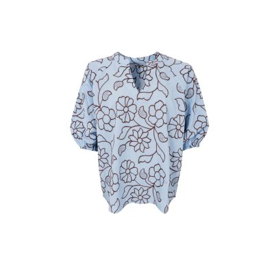 Blus med brun blombrodyr, ljusblå